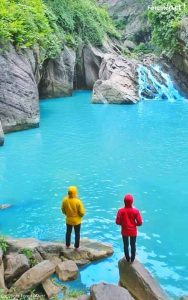 Air biru yang jernih di Sanghyang Heuleut