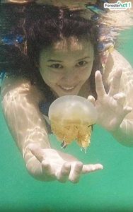 Bermain bersama Ubur-Ubur di Danau Kakaban (instagram.com)