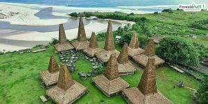 Desa Adat Ratenggaro (pinterest.com)