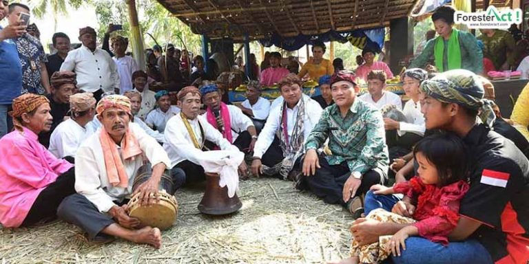 Masyarakat Kampung Adat Kuta (instagram.com)