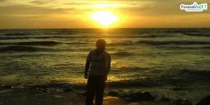Menikmati sunset di Pantai Duayu Sekundang (pinterest.com)